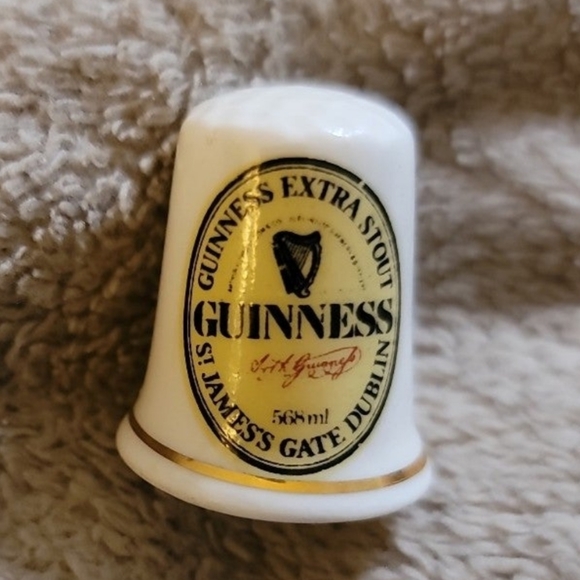 6 Porcelain Hand Painted Thimbles.Ireland Australia Austria& England Collectible - Picture 9 of 10